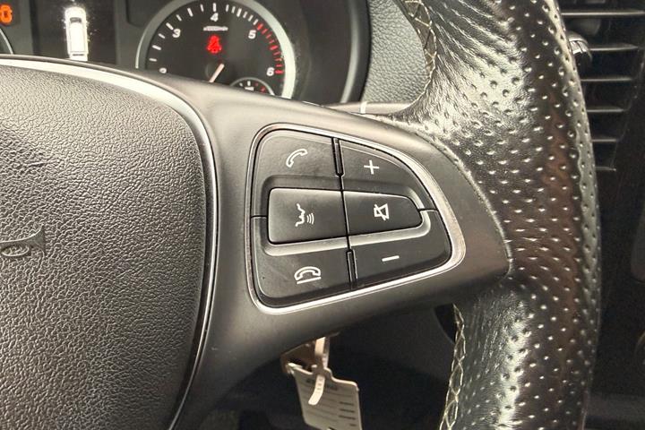 Sølv Mercedes Vito 114 fra 2021
