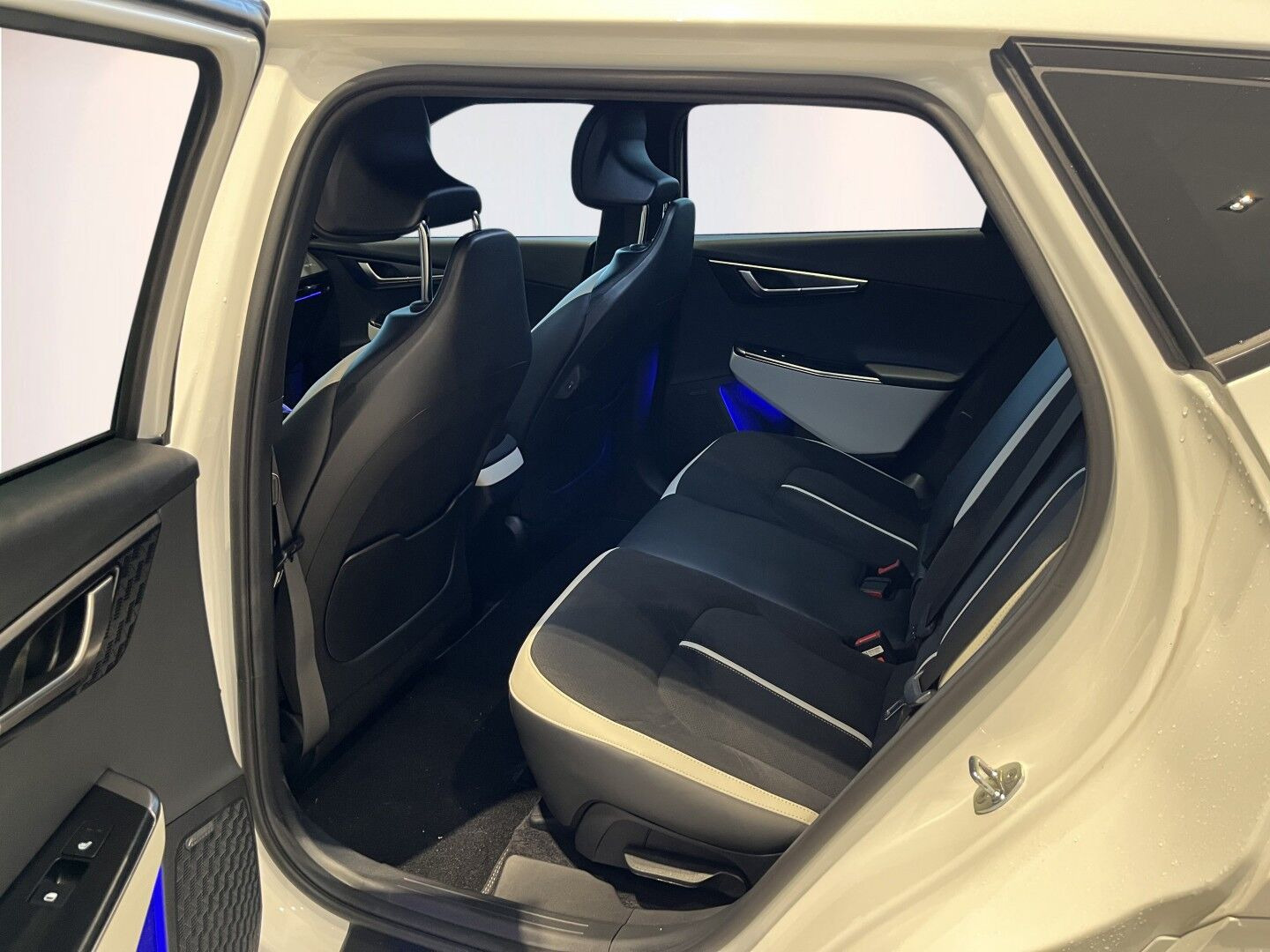 Hvid Kia EV6 fra 2025