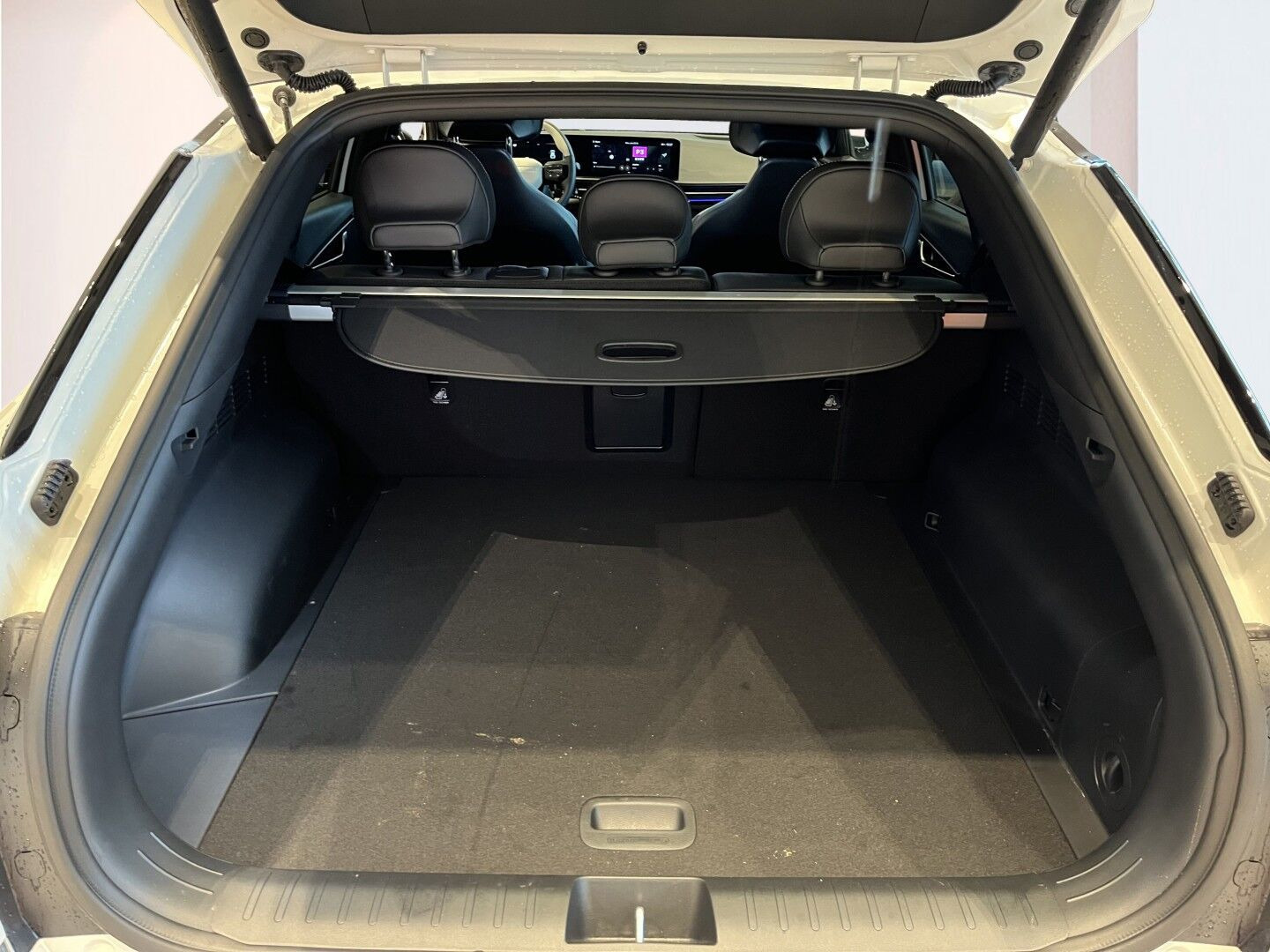 Hvid Kia EV6 fra 2025