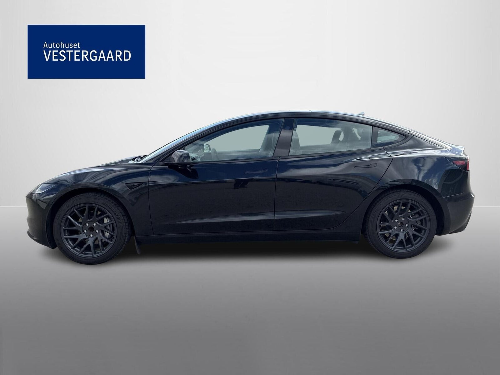 Sort Tesla Model 3 fra 2024