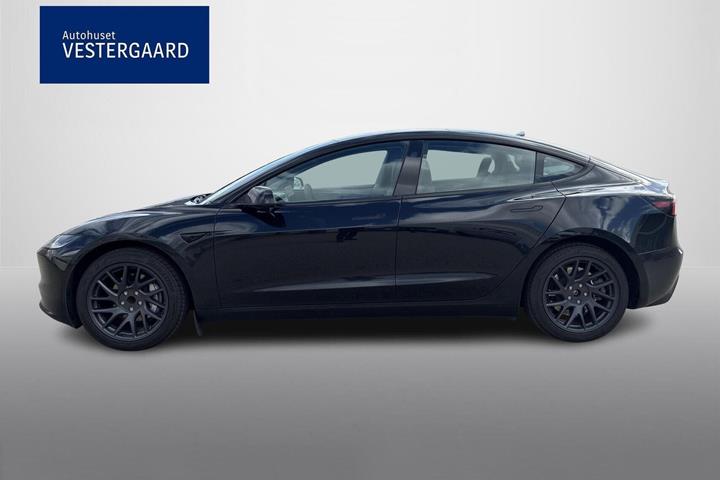 Sort Tesla Model 3 fra 2024