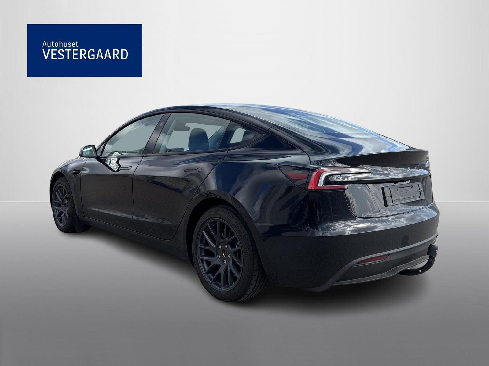 Sort Tesla Model 3 fra 2024