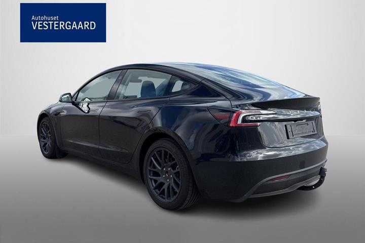 Sort Tesla Model 3 fra 2024