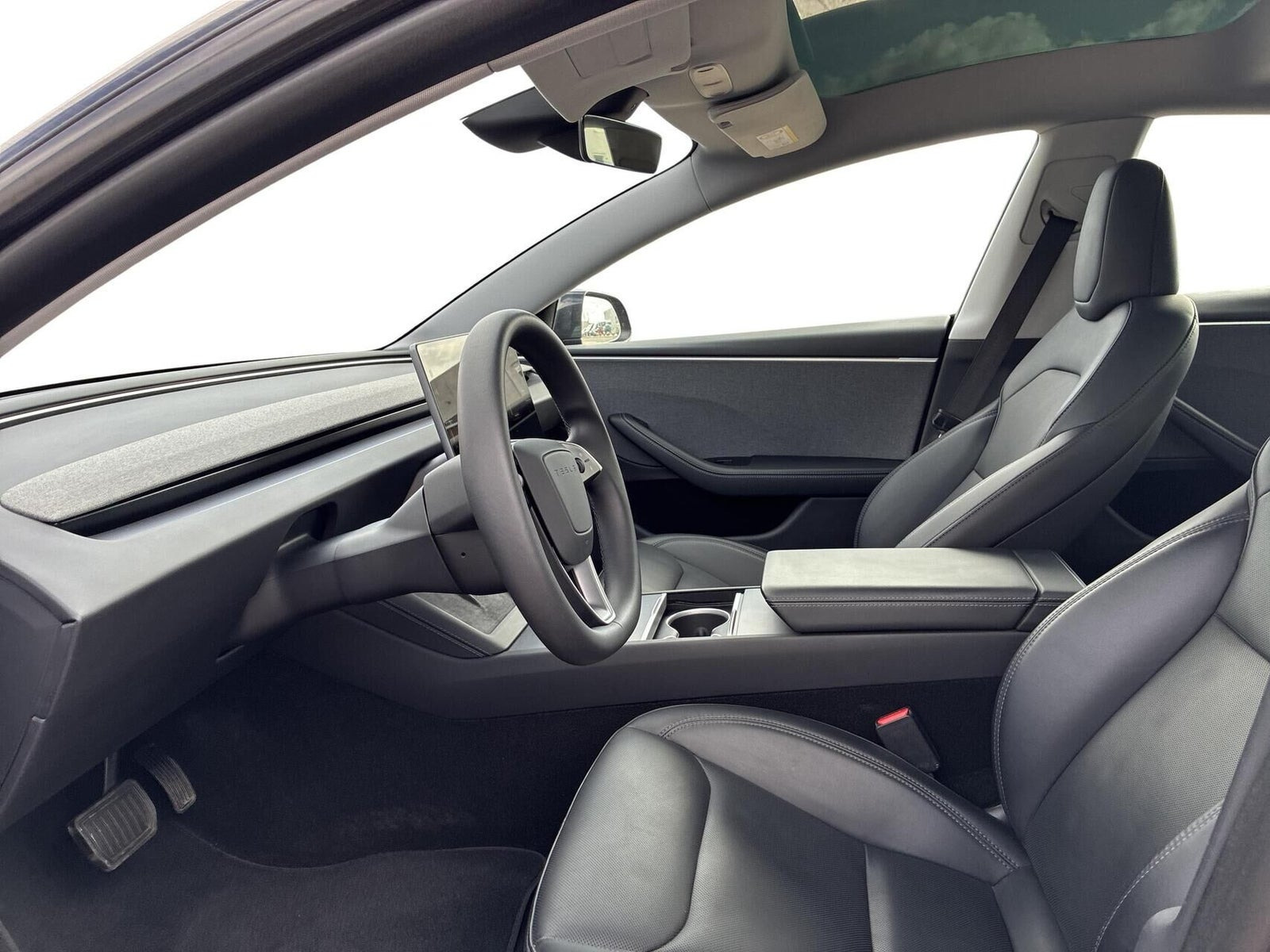 Sort Tesla Model 3 fra 2024