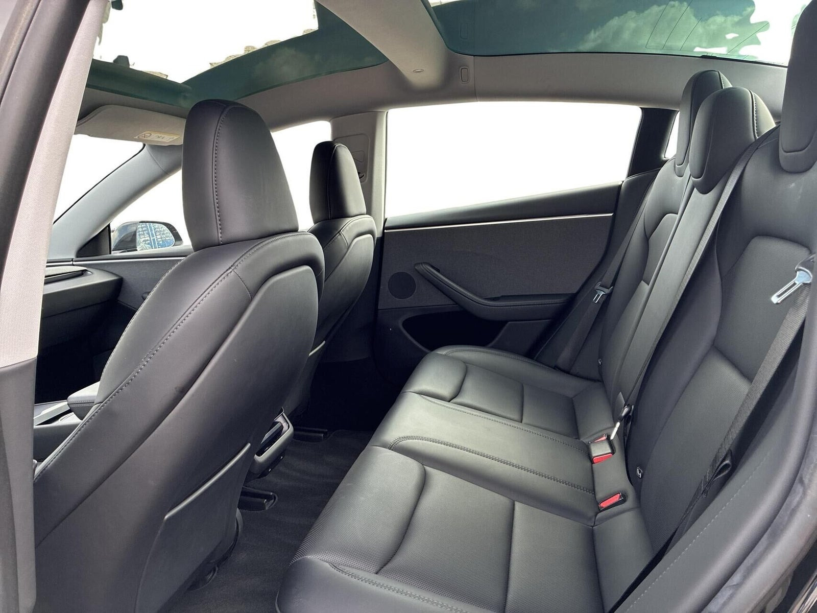 Sort Tesla Model 3 fra 2024