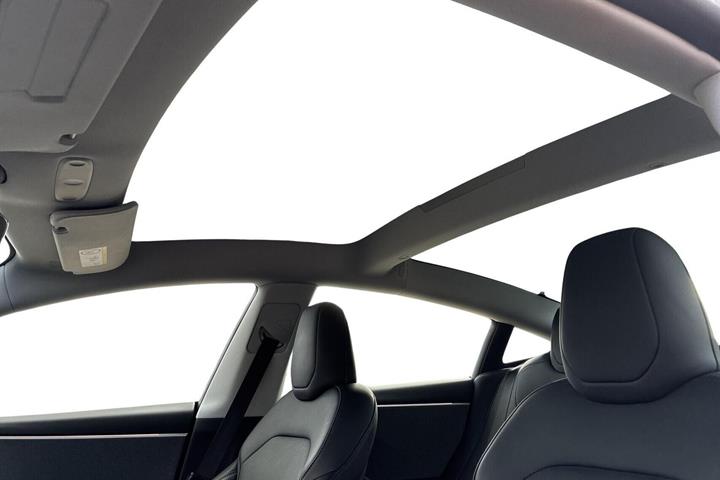 Sort Tesla Model 3 fra 2024