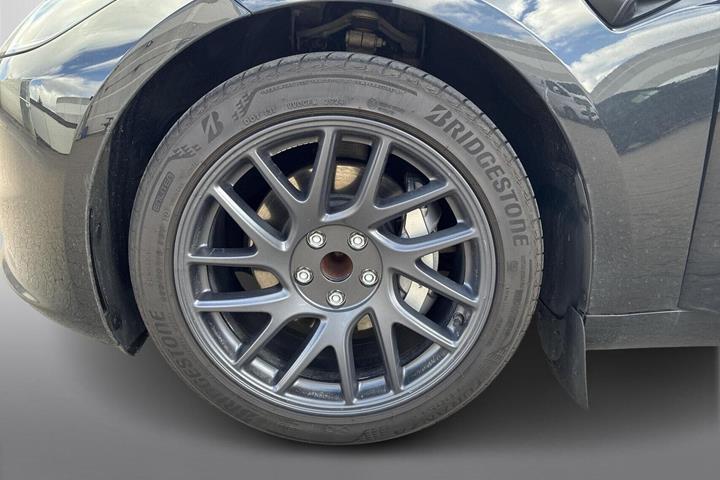Sort Tesla Model 3 fra 2024