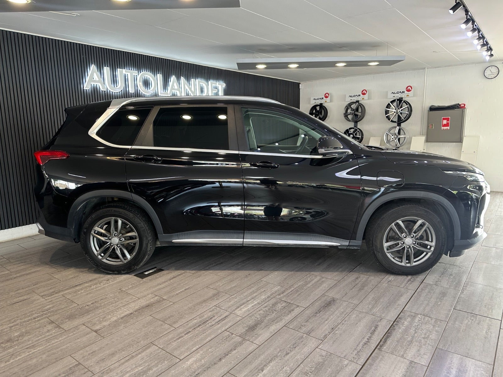 Sort Maxus Euniq6 fra 2022