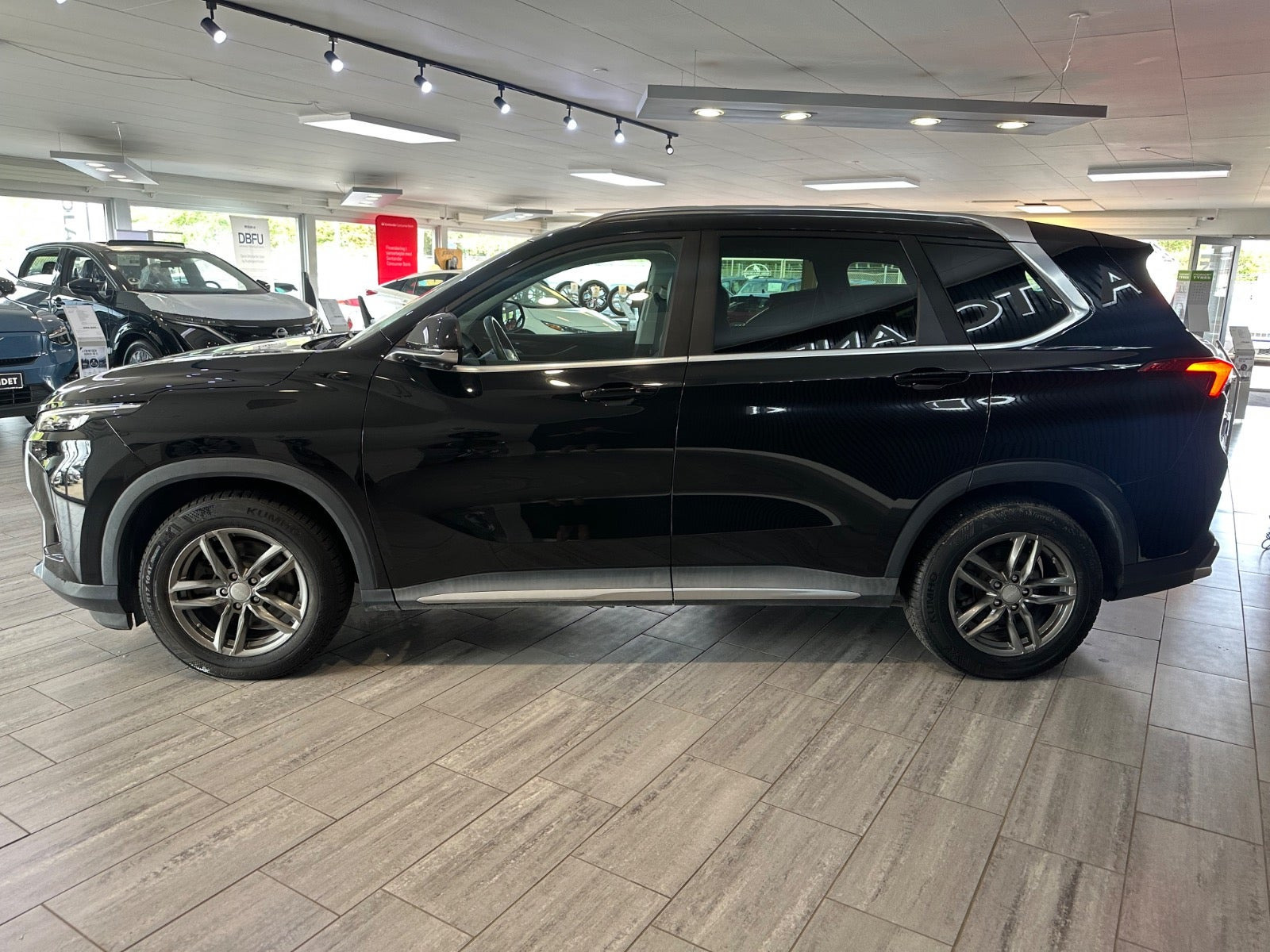 Sort Maxus Euniq6 fra 2022