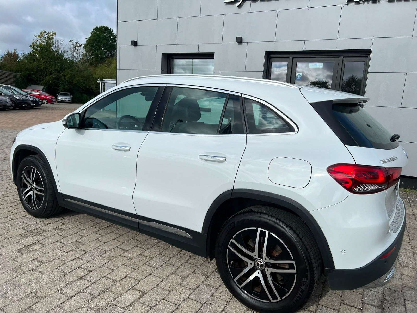 Hvid Mercedes GLA250 e fra 2022