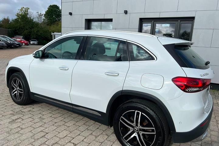 Hvid Mercedes GLA250 e fra 2022
