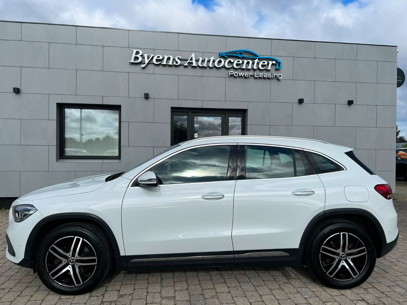 Hvid Mercedes GLA250 e fra 2022