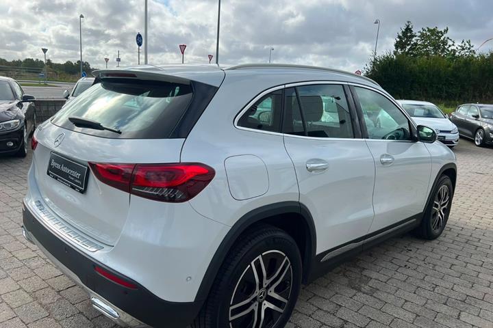 Hvid Mercedes GLA250 e fra 2022