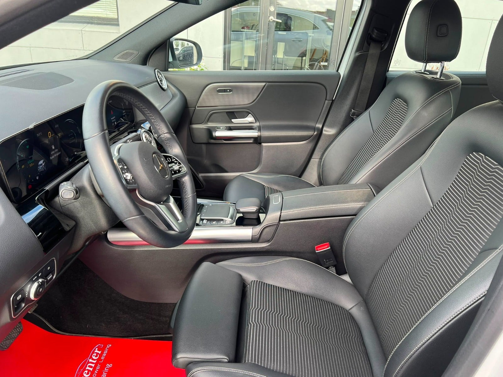 Hvid Mercedes GLA250 e fra 2022