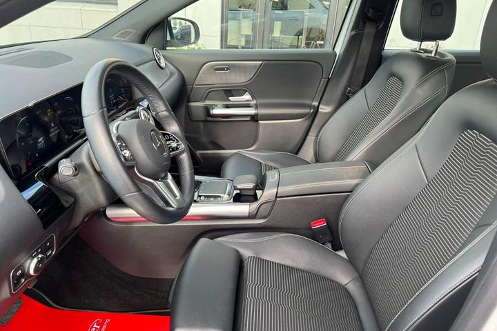 Hvid Mercedes GLA250 e fra 2022