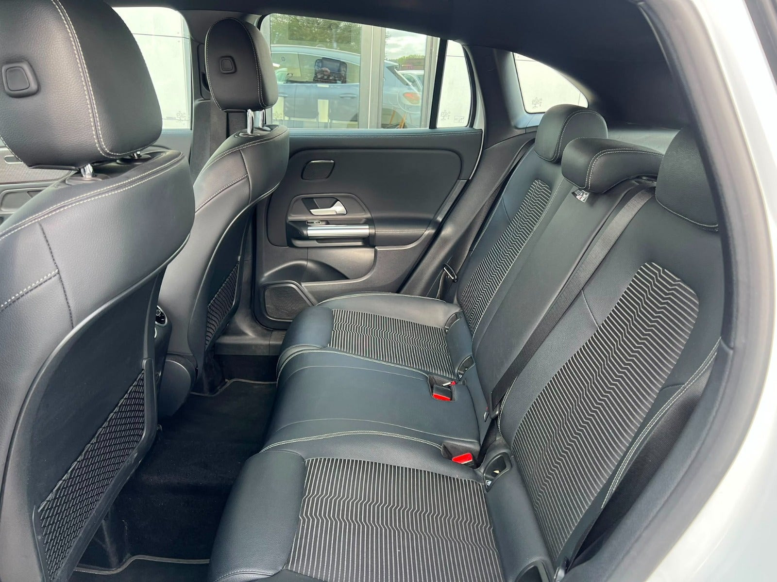 Hvid Mercedes GLA250 e fra 2022