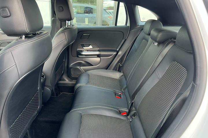 Hvid Mercedes GLA250 e fra 2022