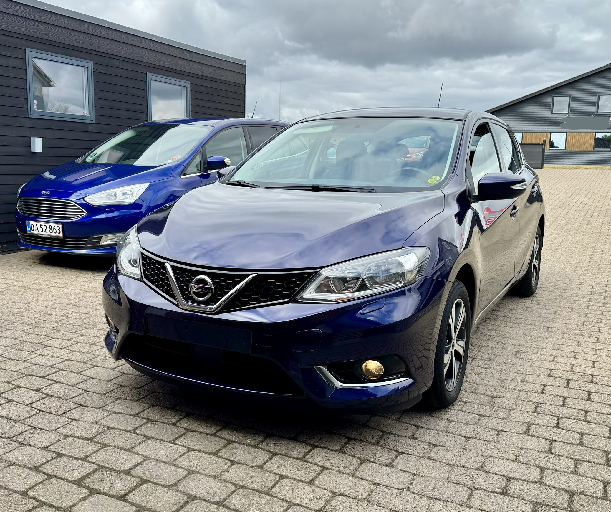 Blå Nissan Pulsar fra 2016
