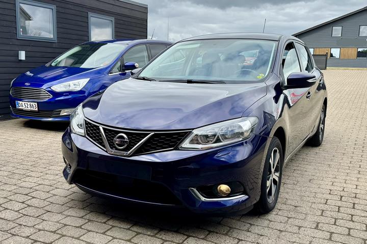 Blå Nissan Pulsar fra 2016
