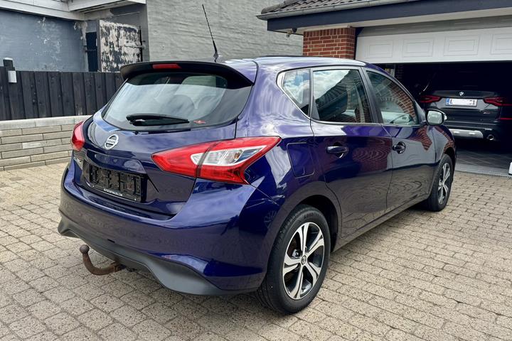 Blå Nissan Pulsar fra 2016