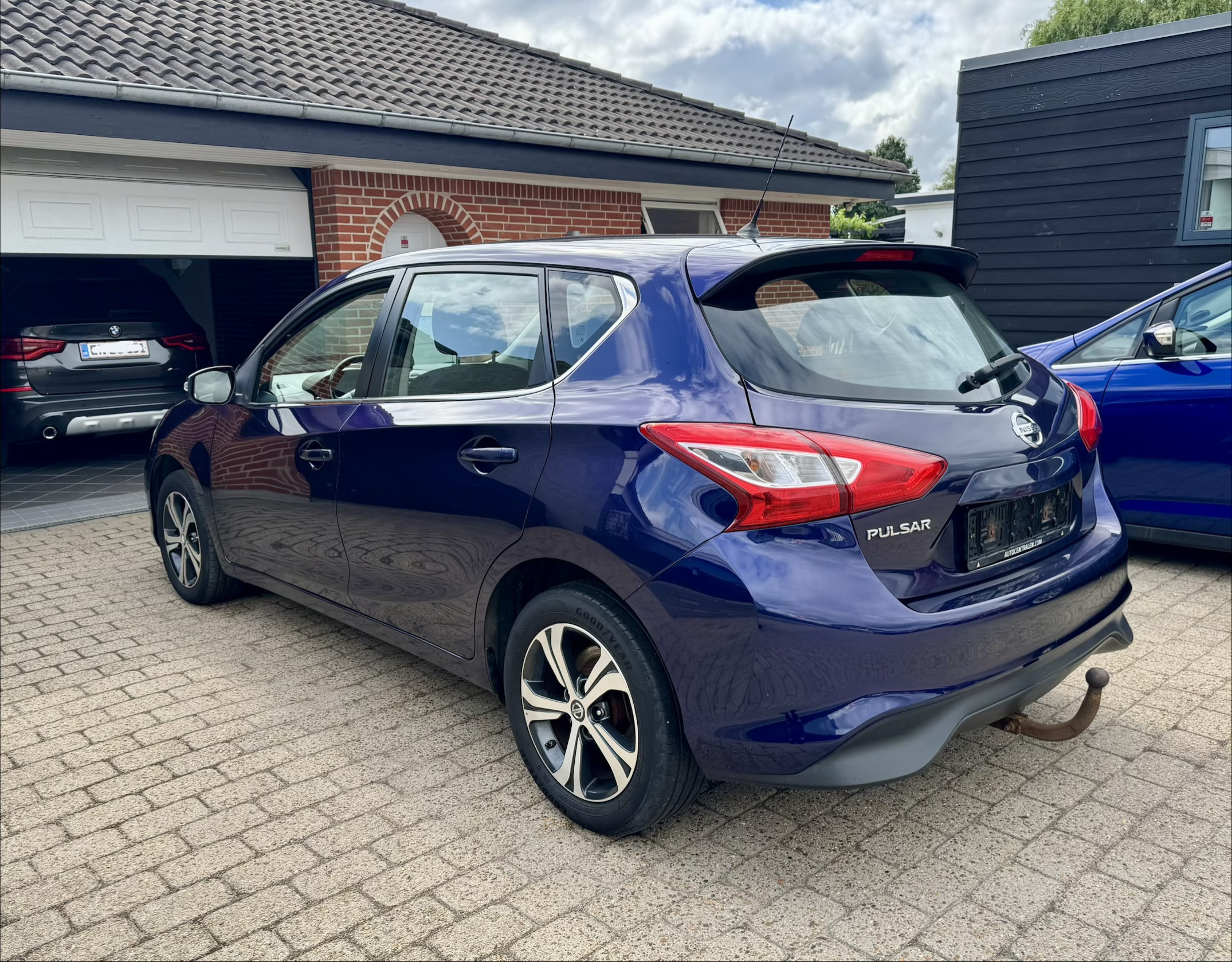 Blå Nissan Pulsar fra 2016