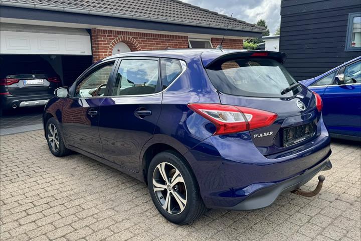 Blå Nissan Pulsar fra 2016