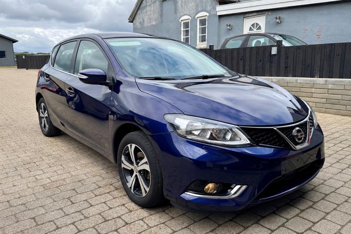 Blå Nissan Pulsar fra 2016