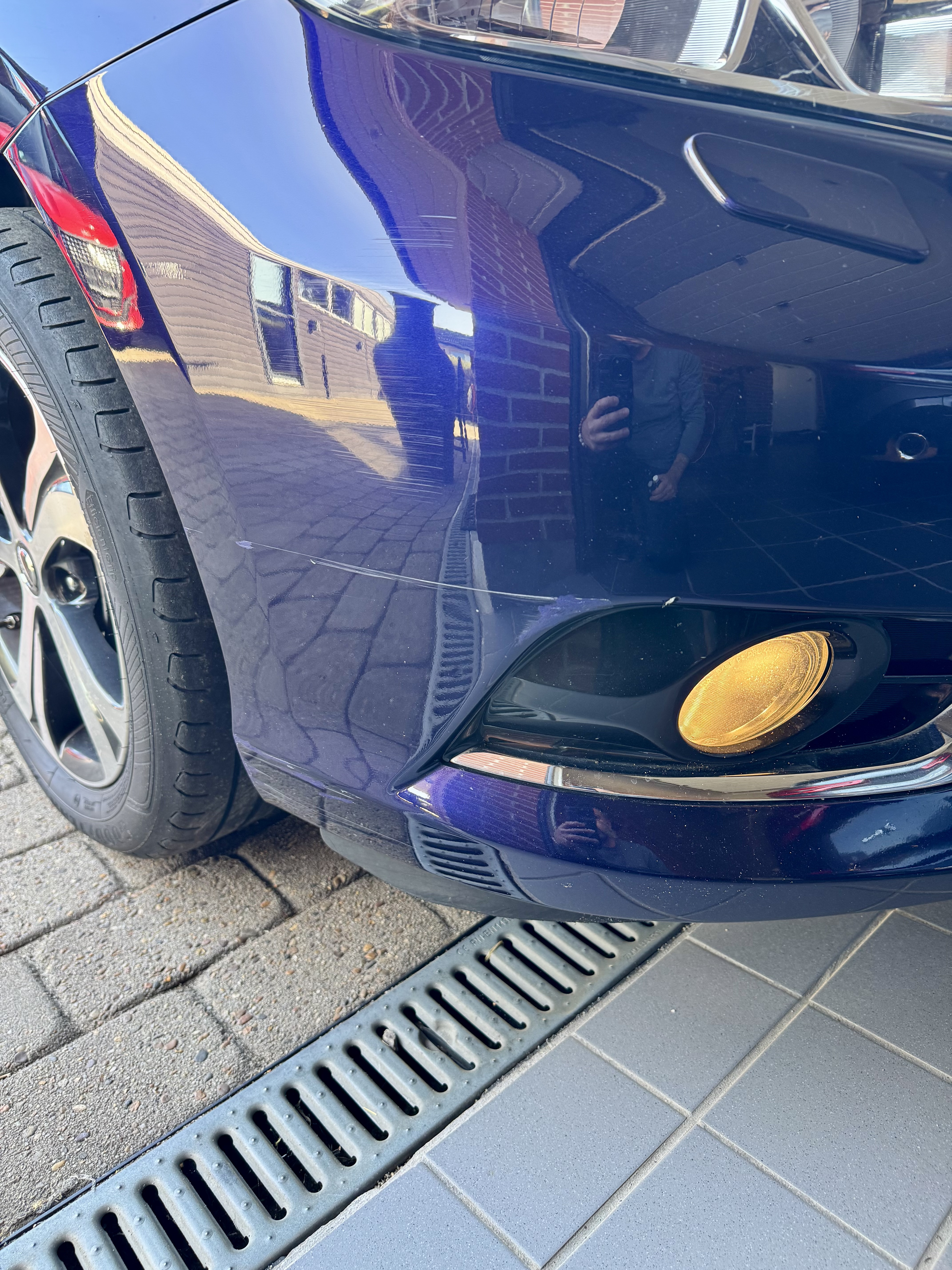 Blå Nissan Pulsar fra 2016