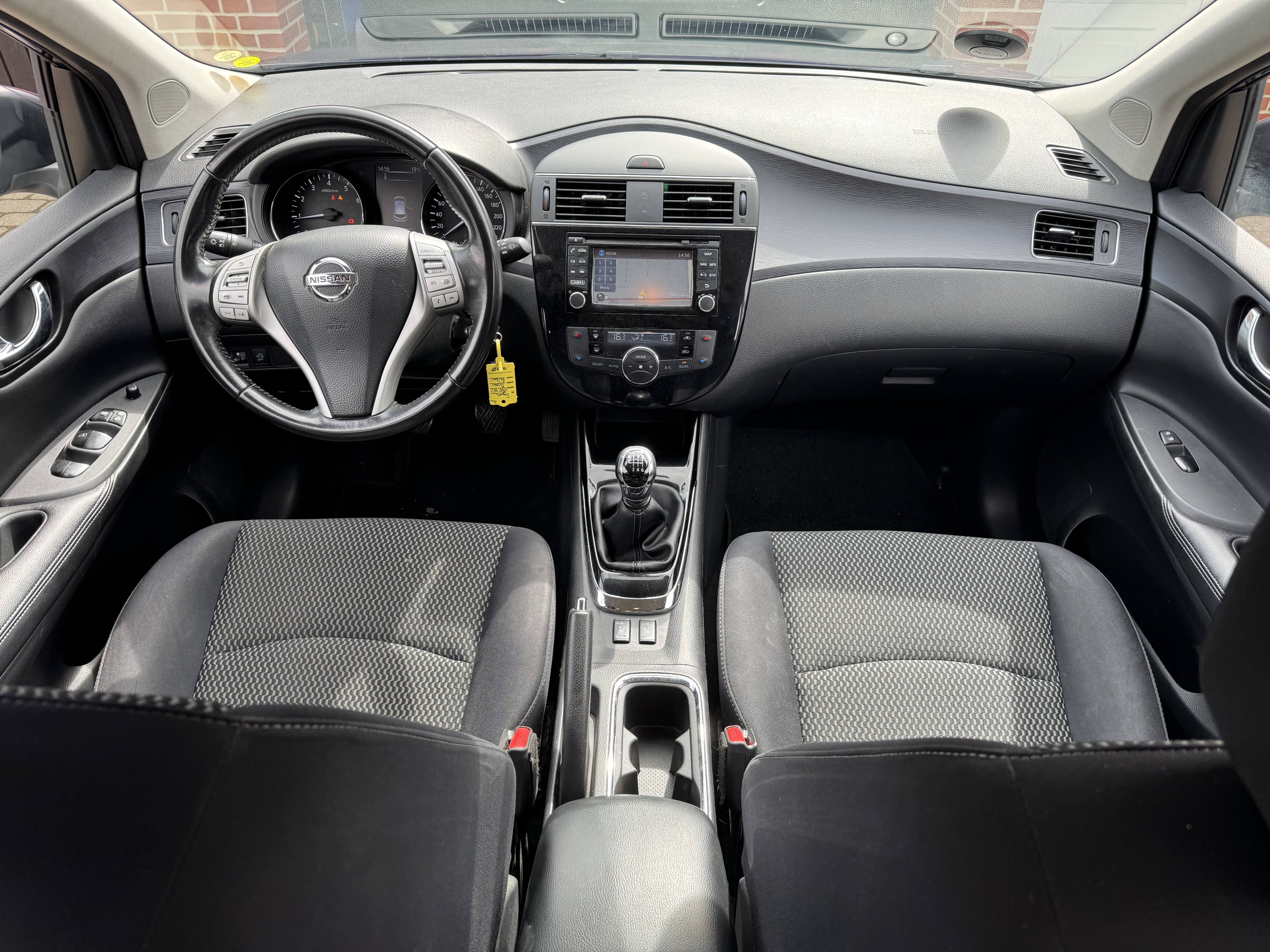 Blå Nissan Pulsar fra 2016