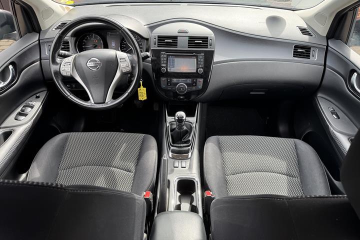 Blå Nissan Pulsar fra 2016