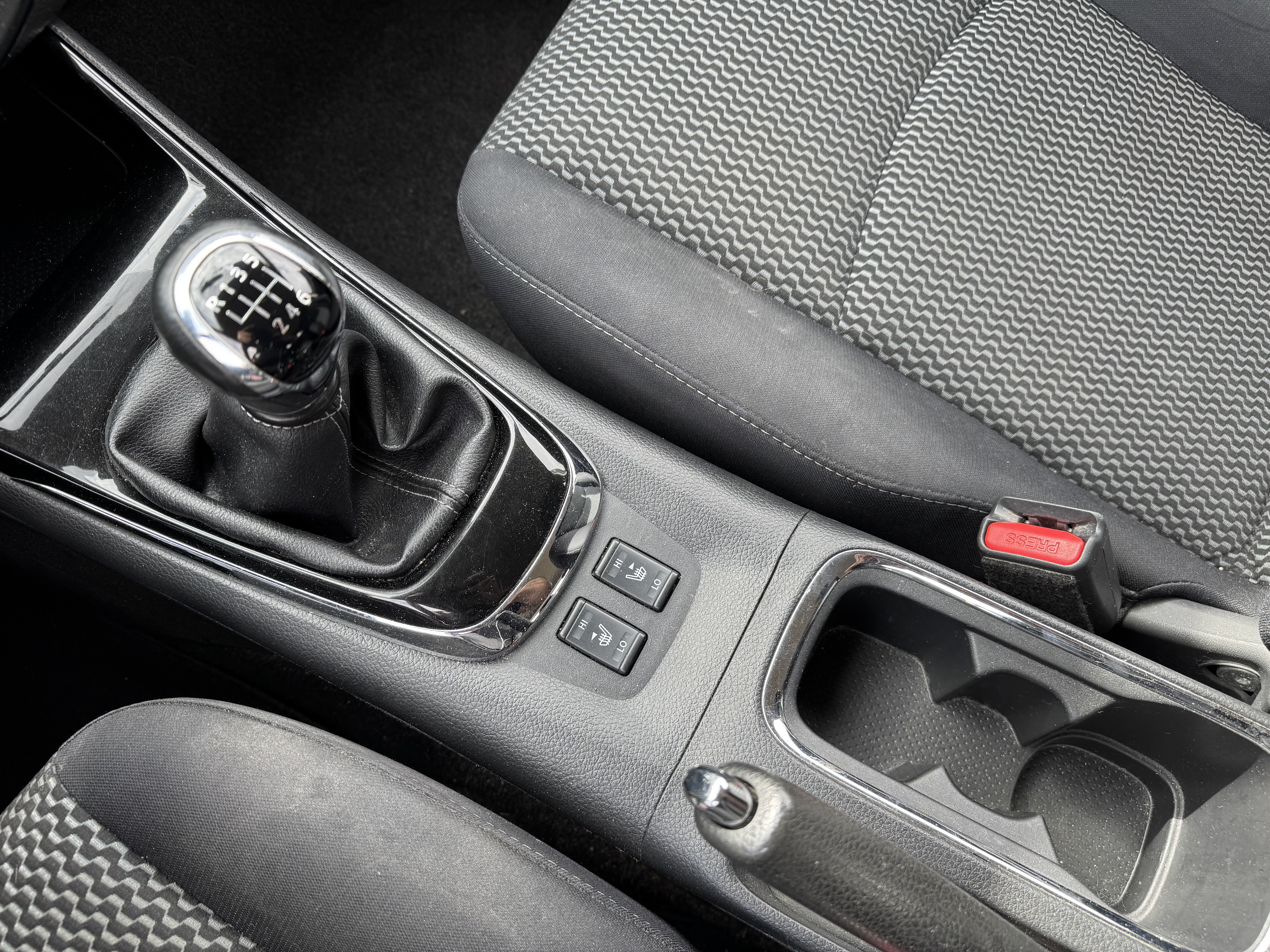 Blå Nissan Pulsar fra 2016