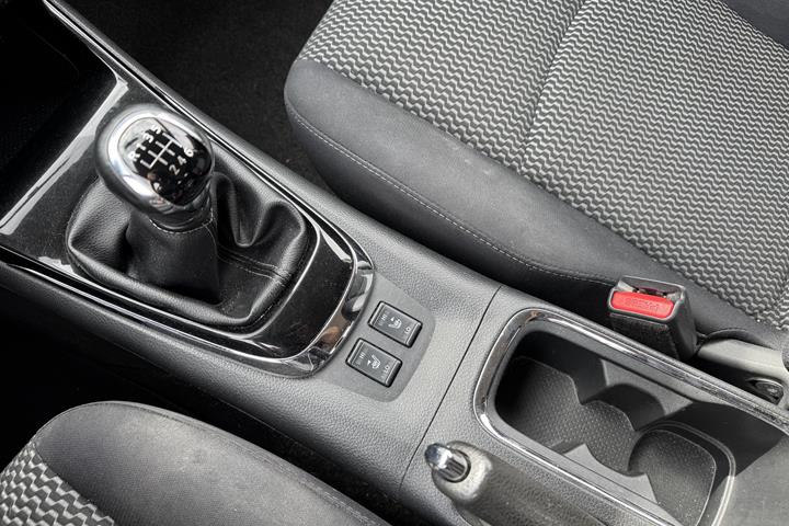 Blå Nissan Pulsar fra 2016