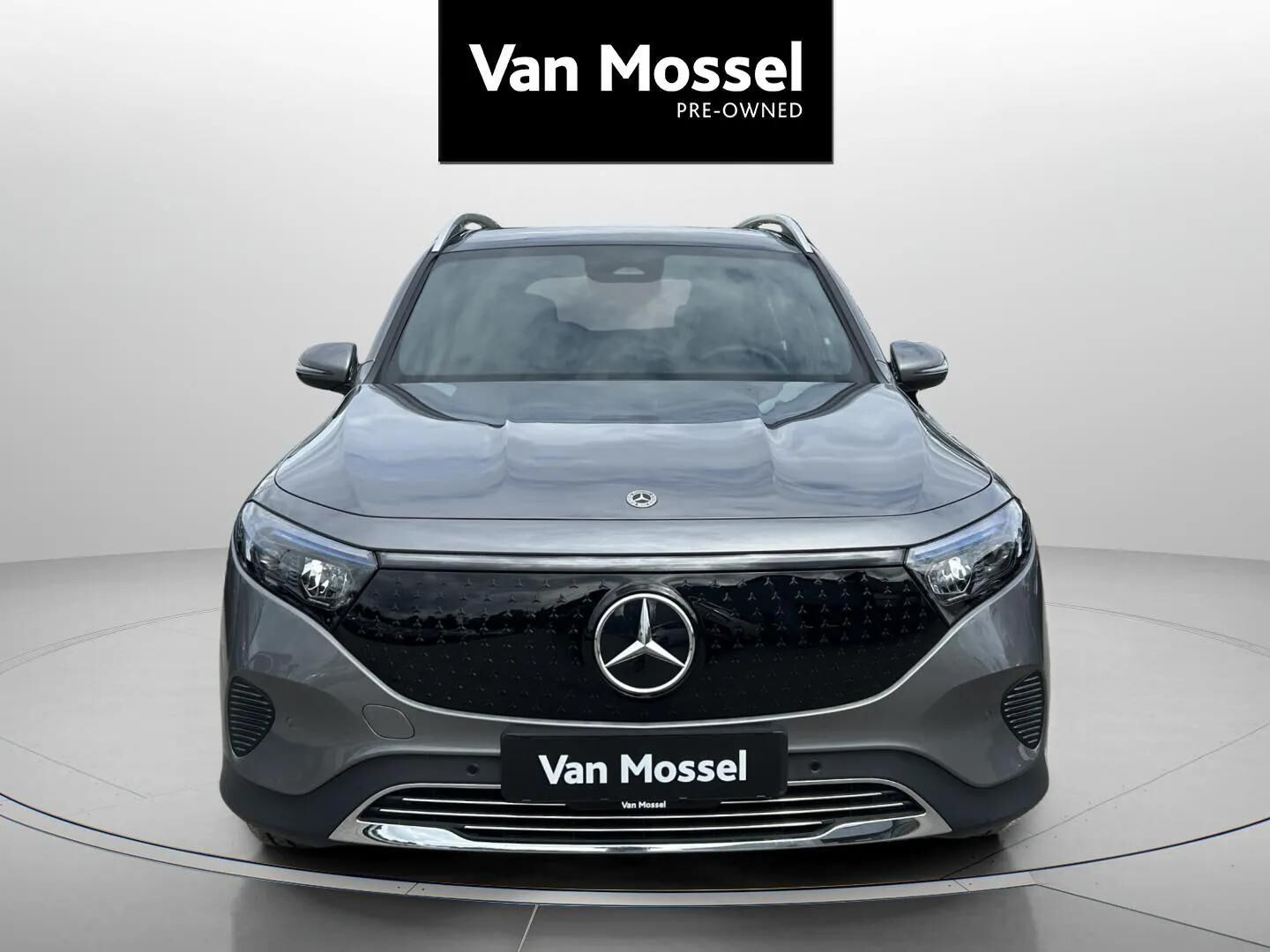 Grå Mercedes EQB250+ fra 2025