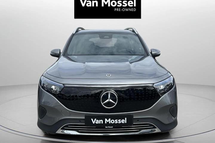 Grå Mercedes EQB250+ fra 2025