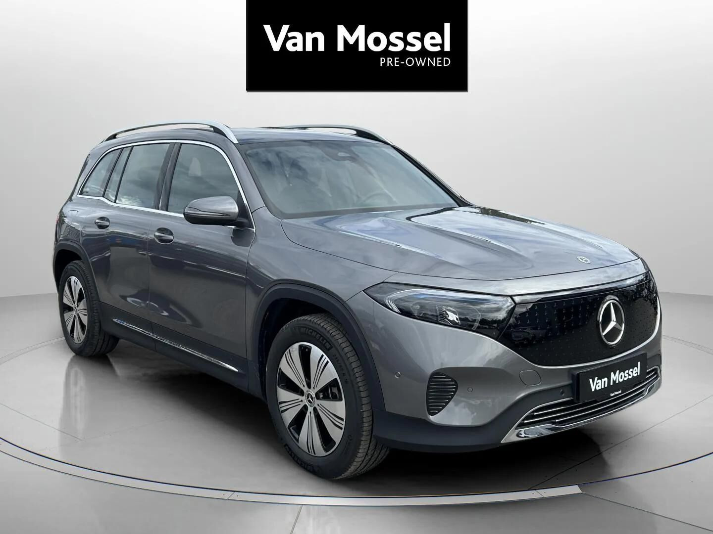 Grå Mercedes EQB250+ fra 2025