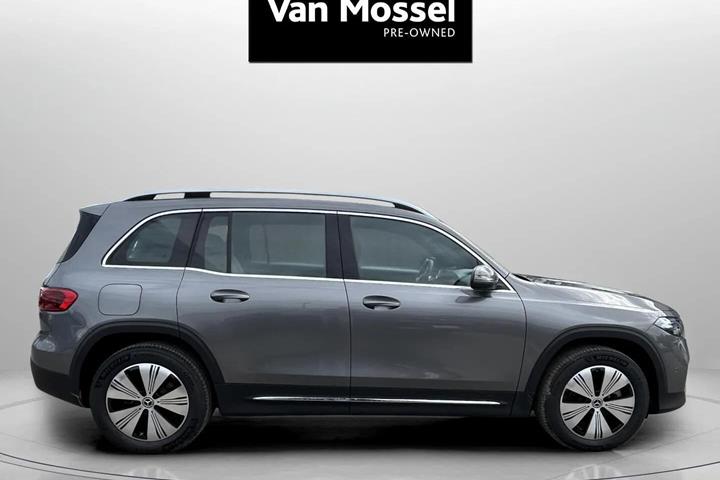 Grå Mercedes EQB250+ fra 2025