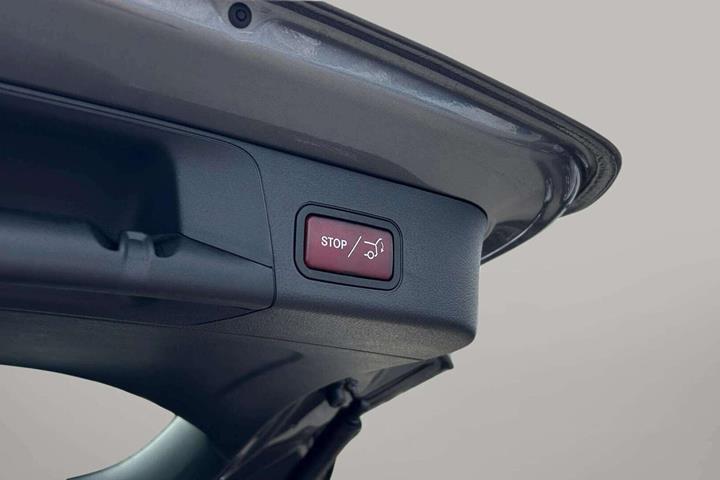 Grå Mercedes EQB250+ fra 2025