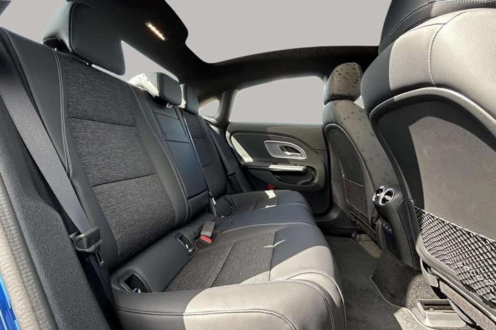 Sort Mercedes CLA250+ fra 2025