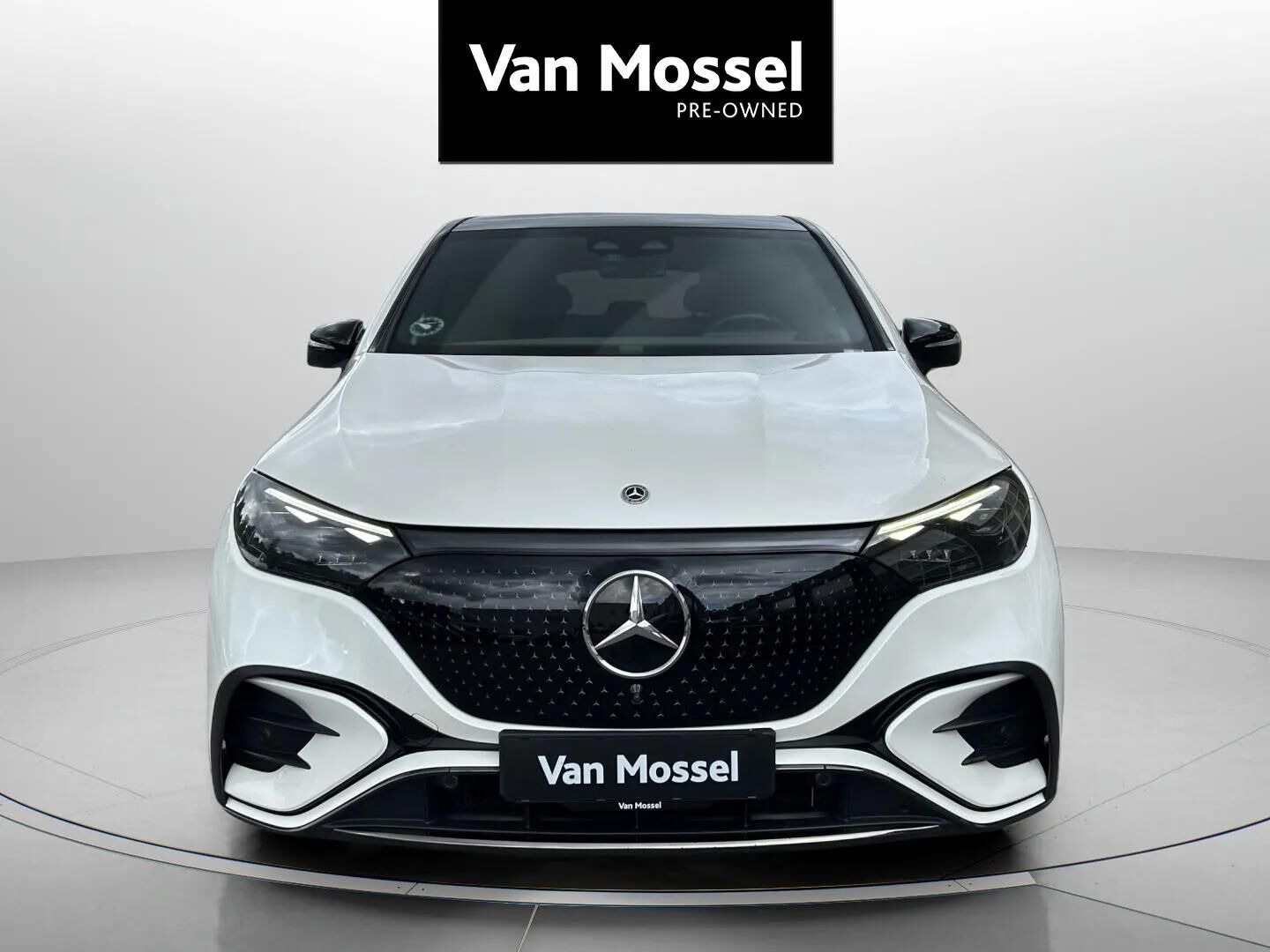Hvid Mercedes EQE350+ fra 2024