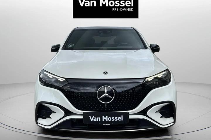 Hvid Mercedes EQE350+ fra 2024