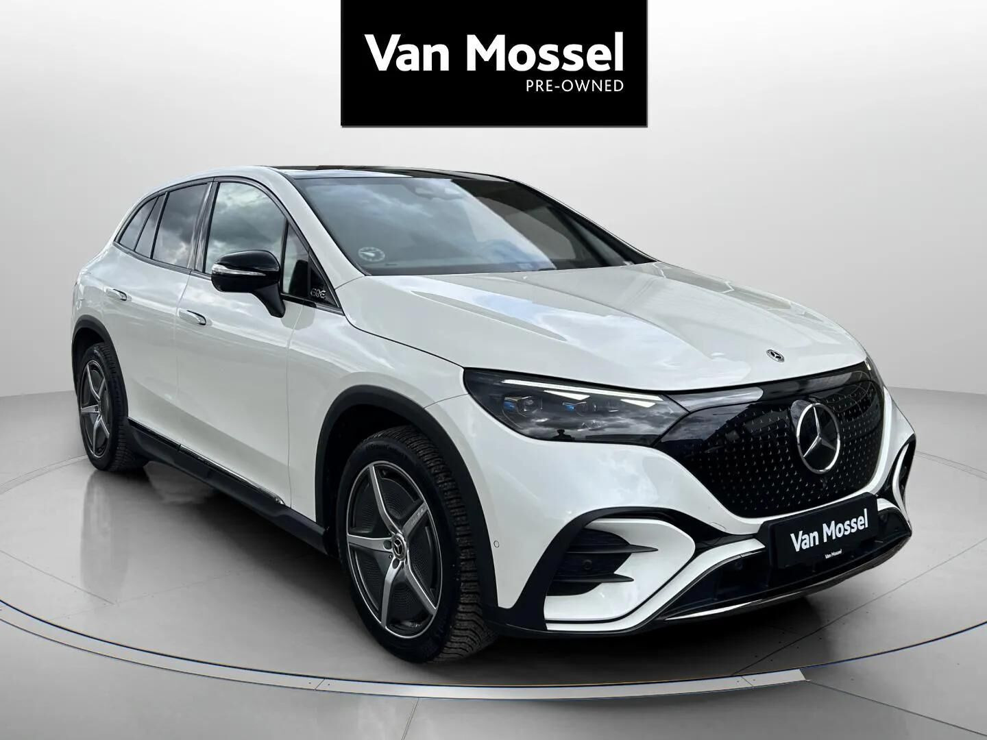 Hvid Mercedes EQE350+ fra 2024