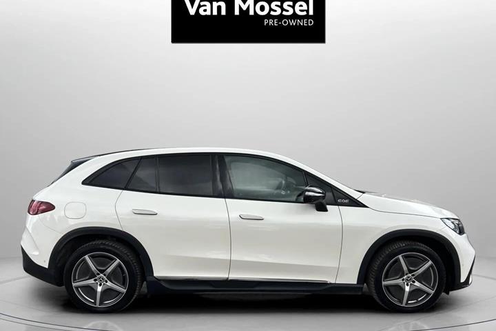 Hvid Mercedes EQE350+ fra 2024
