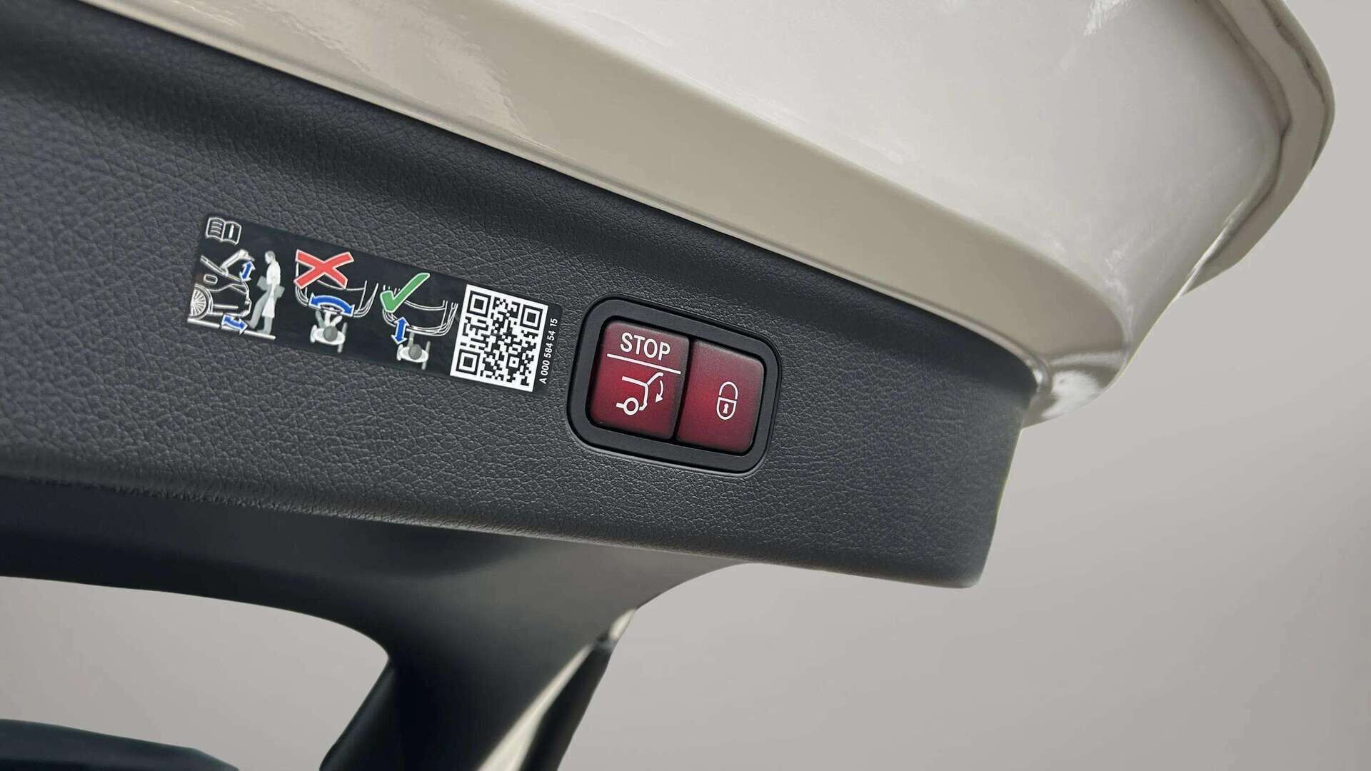 Hvid Mercedes EQE350+ fra 2024