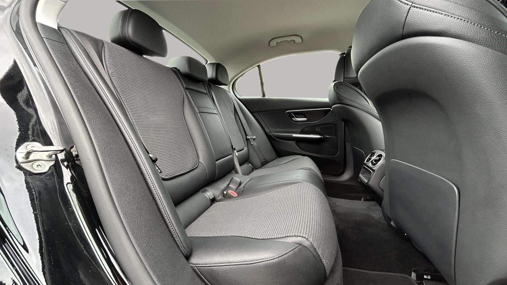 Sort Mercedes C300 e fra 2022