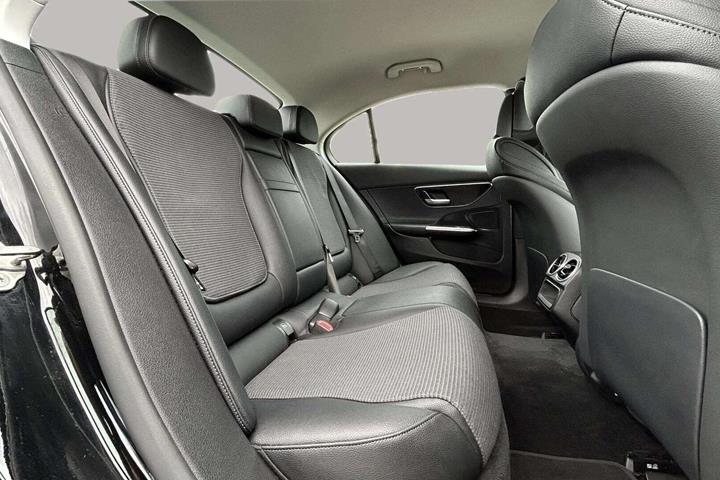 Sort Mercedes C300 e fra 2022