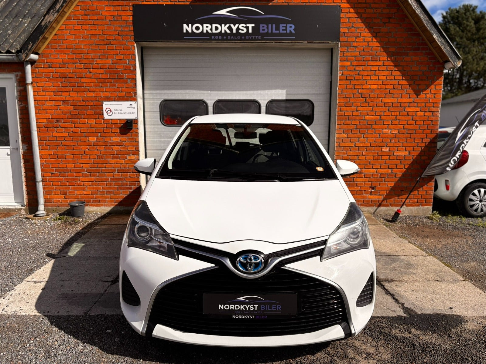 Hvid Toyota Yaris fra 2014