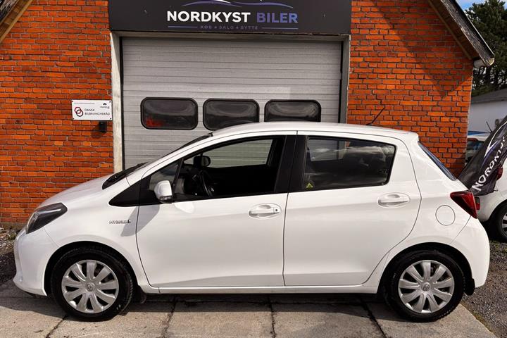 Hvid Toyota Yaris fra 2014