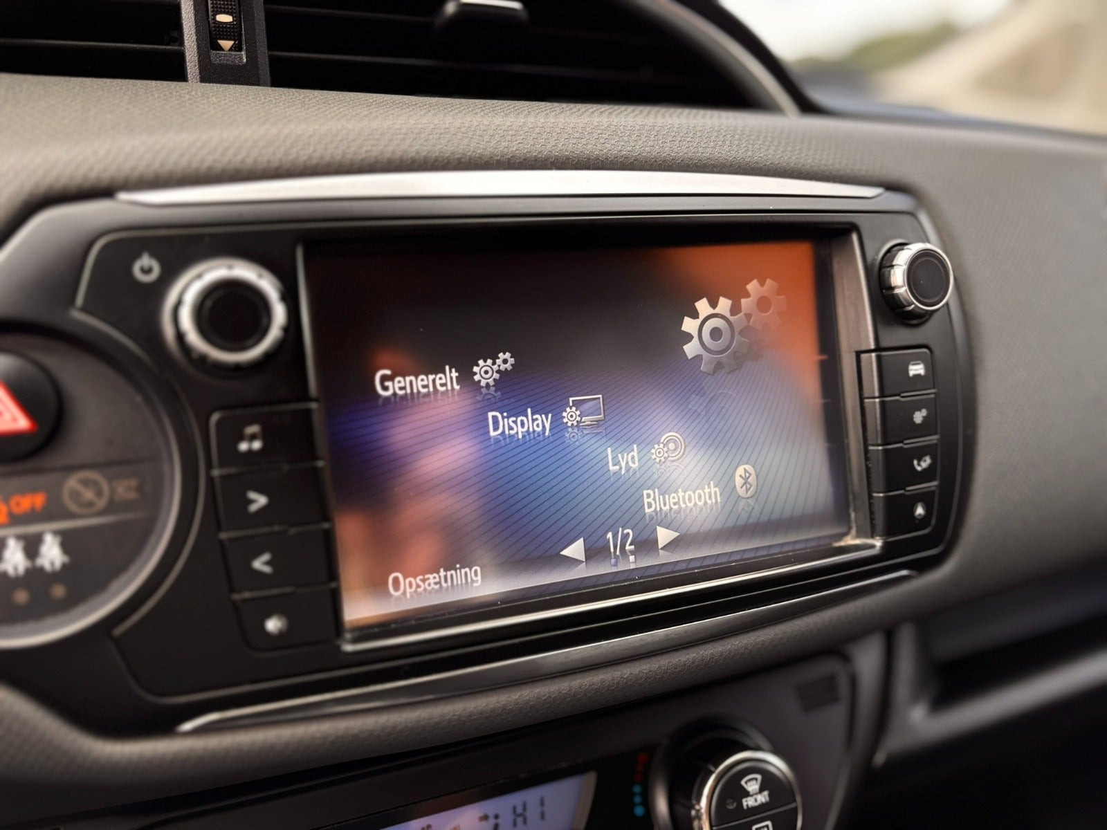 Hvid Toyota Yaris fra 2014
