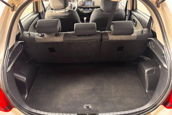 Hvid Toyota Yaris fra 2014