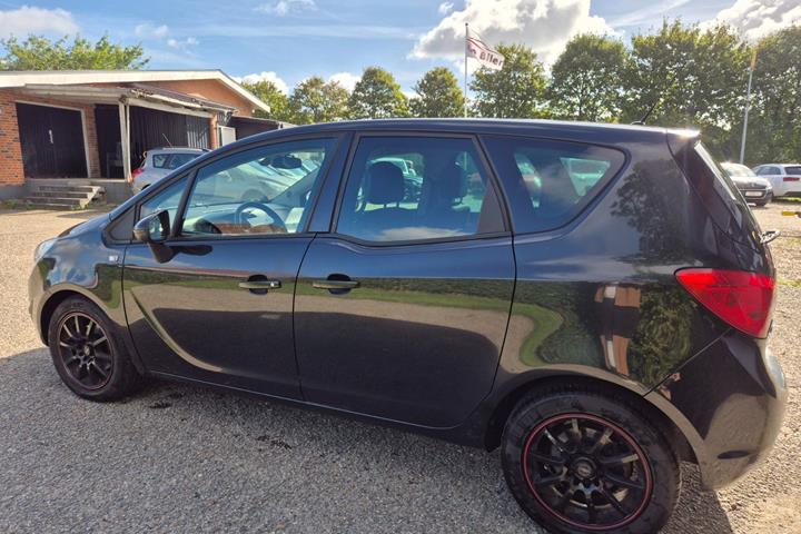 Grøn Opel Meriva fra 2012
